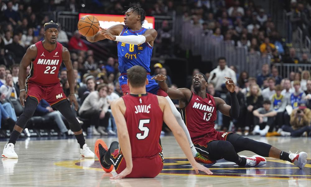 《寂静岭f》牵手Lofi Girl 雏子写作业自带阴间滤镜